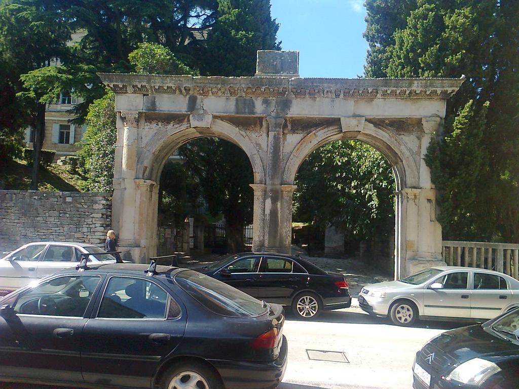 Apartment For Holidays In Pula Room photo