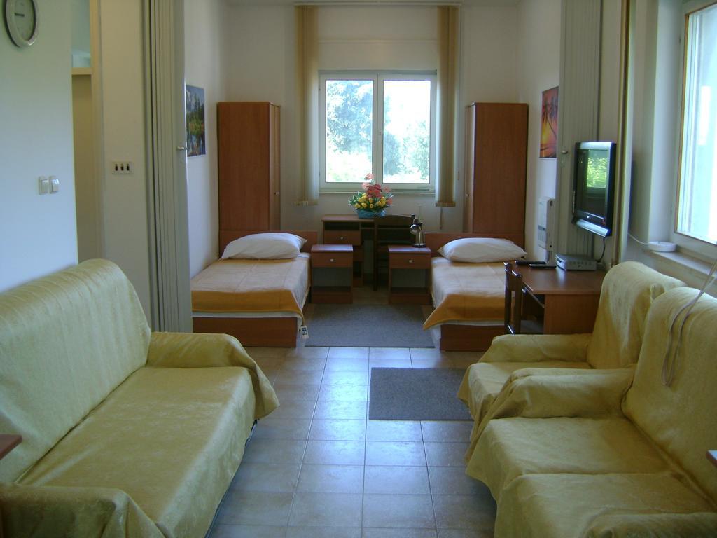 Apartment For Holidays In Pula Room photo